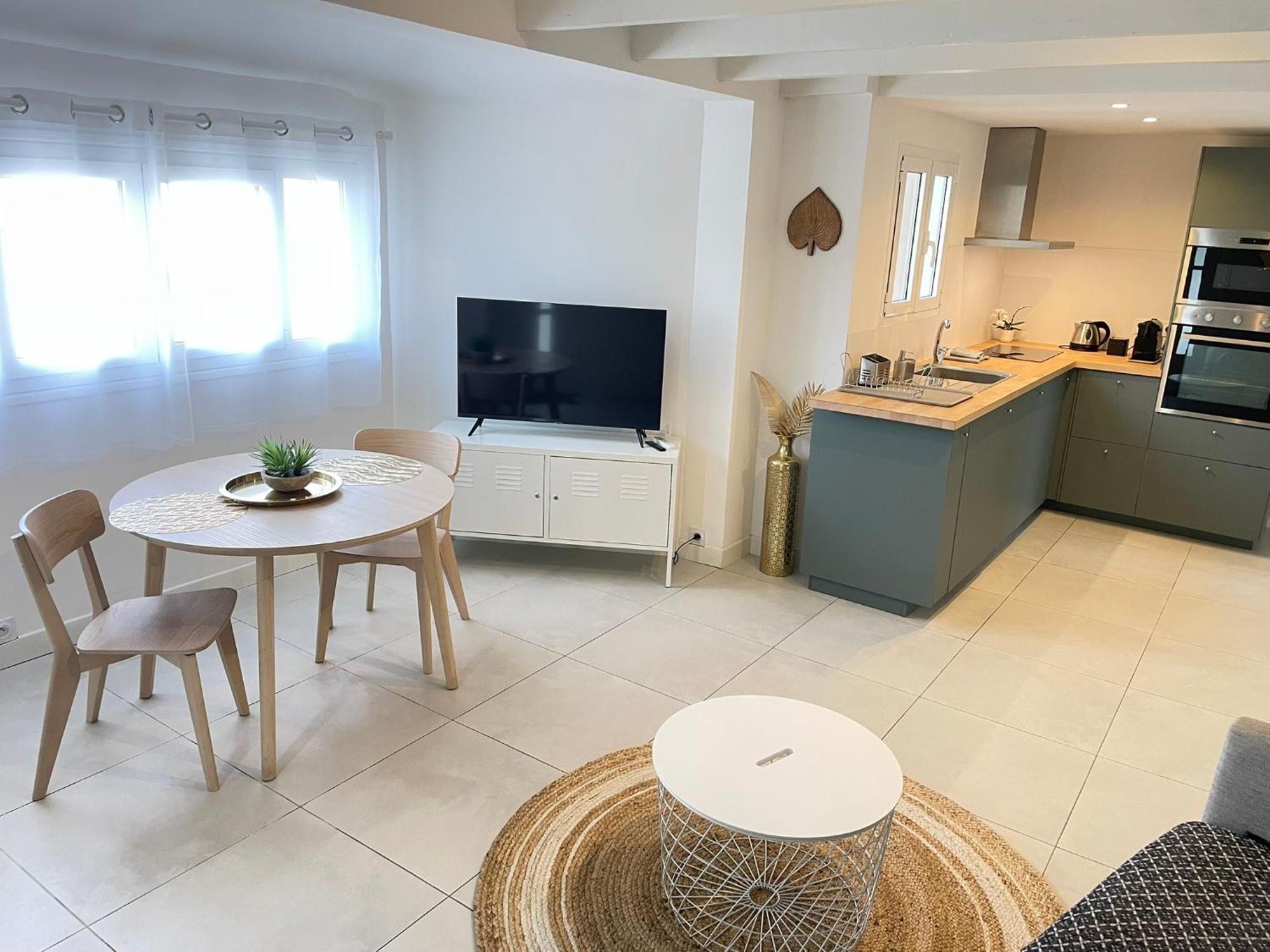 Petite Maison En Centre-ville * Antibes